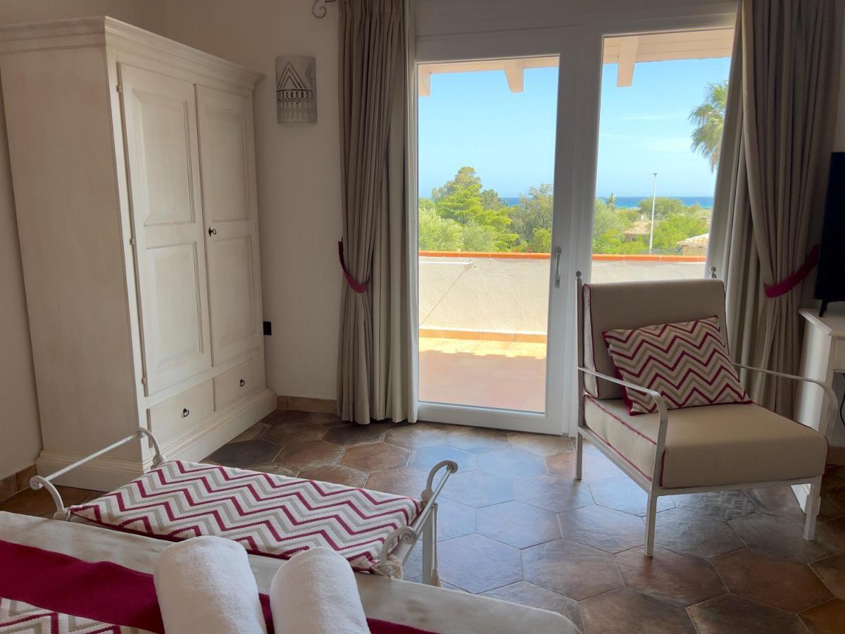 Hotel Altura Villasimius Bagian luar foto
