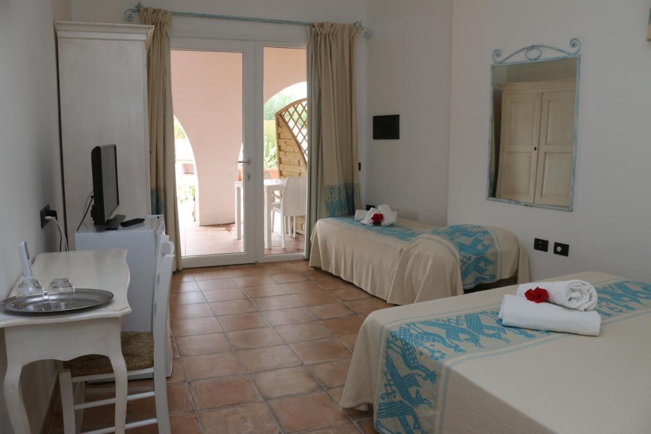 Hotel Altura Villasimius Bagian luar foto