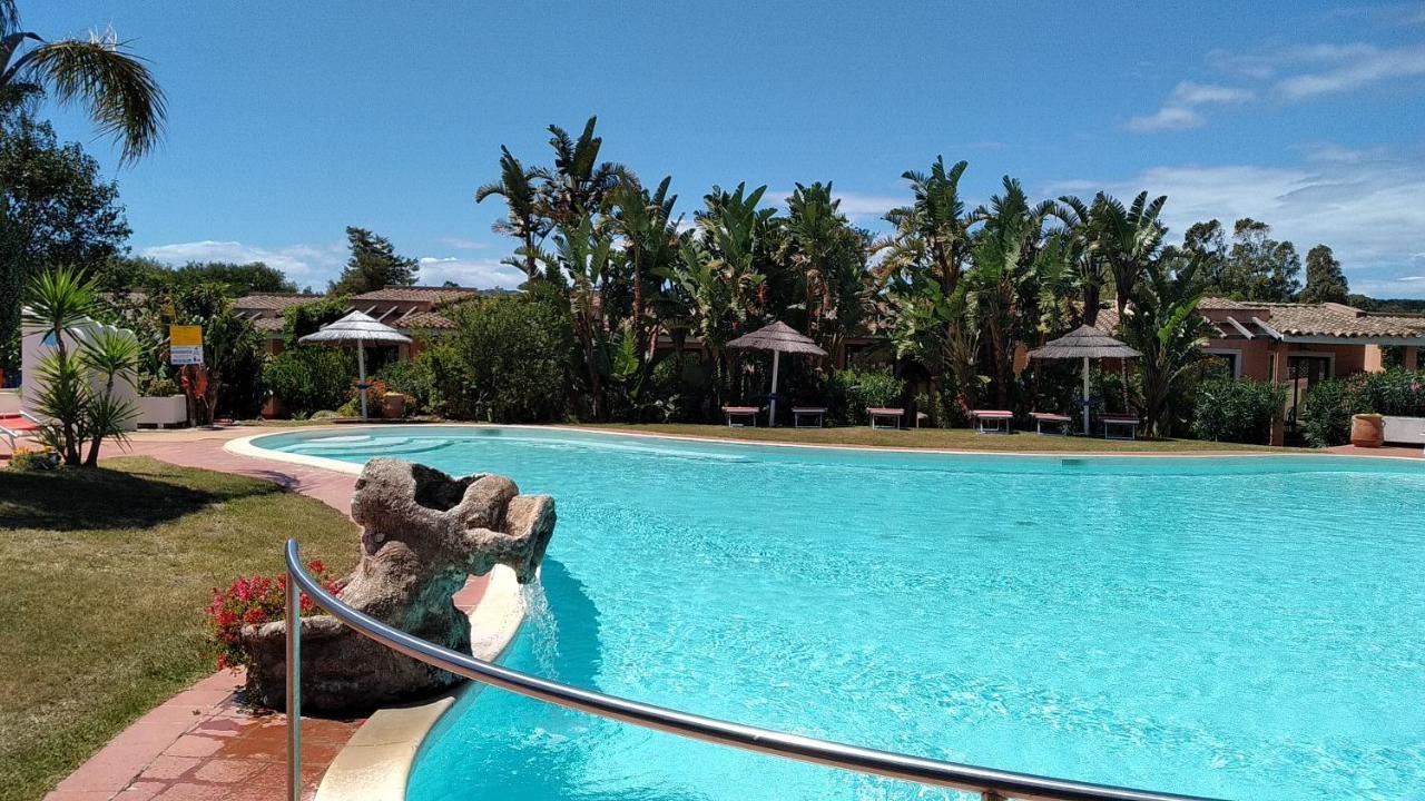 Hotel Altura Villasimius Bagian luar foto