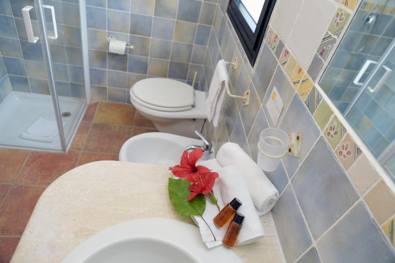 Hotel Altura Villasimius Bagian luar foto