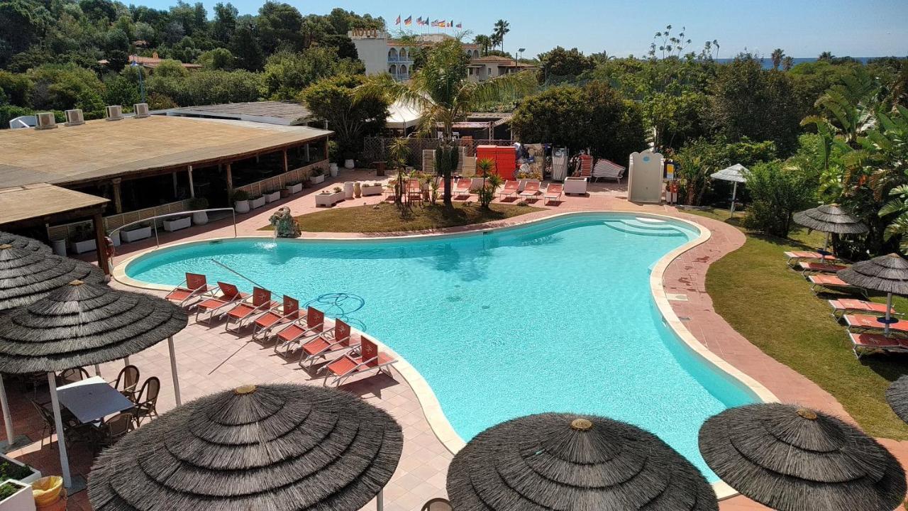 Hotel Altura Villasimius Bagian luar foto