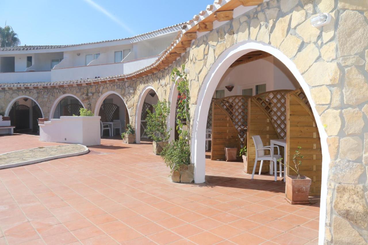 Hotel Altura Villasimius Bagian luar foto