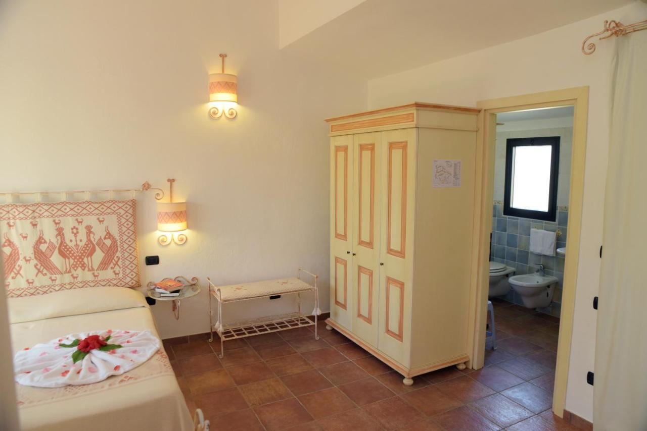 Hotel Altura Villasimius Bagian luar foto