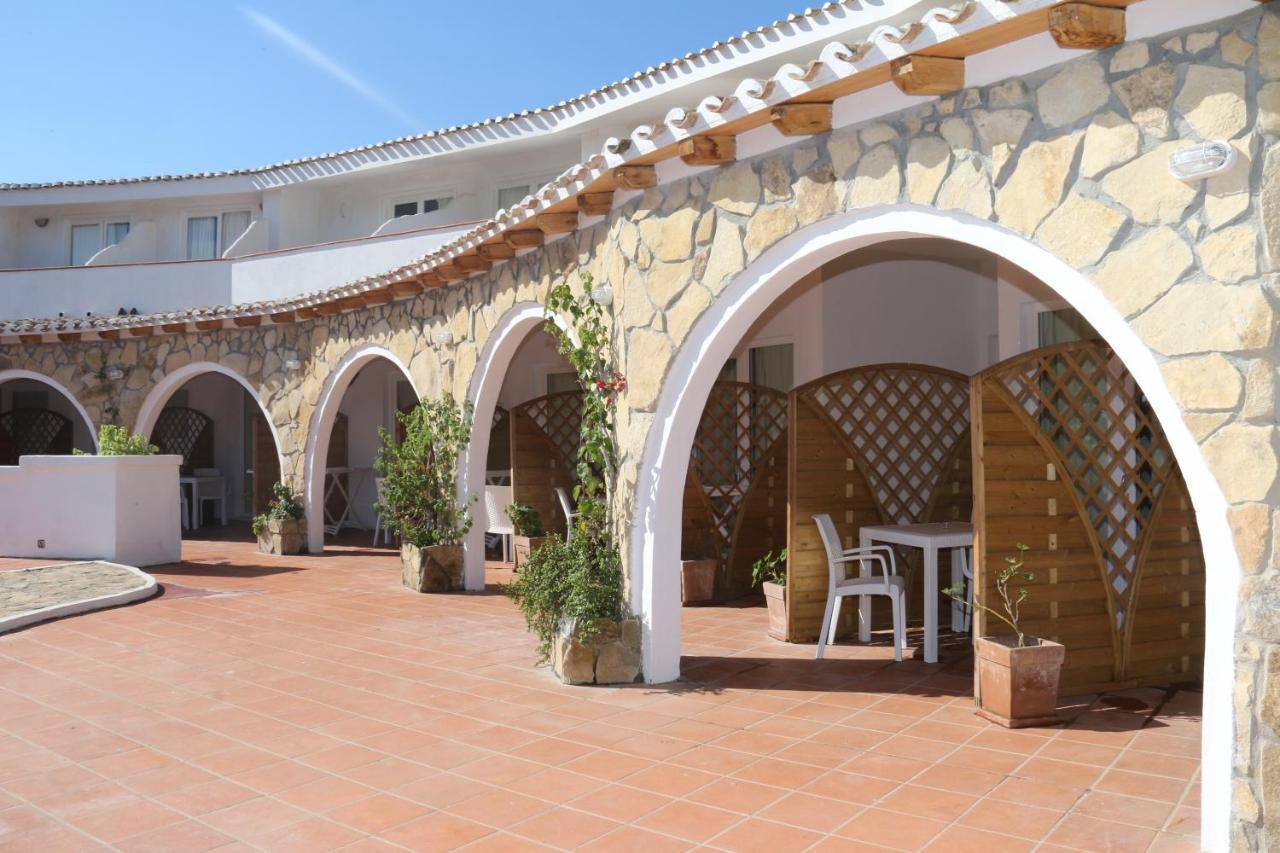 Hotel Altura Villasimius Bagian luar foto