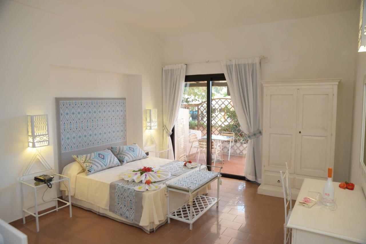 Hotel Altura Villasimius Bagian luar foto
