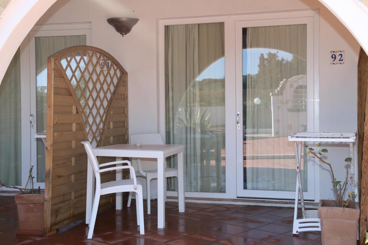 Hotel Altura Villasimius Bagian luar foto