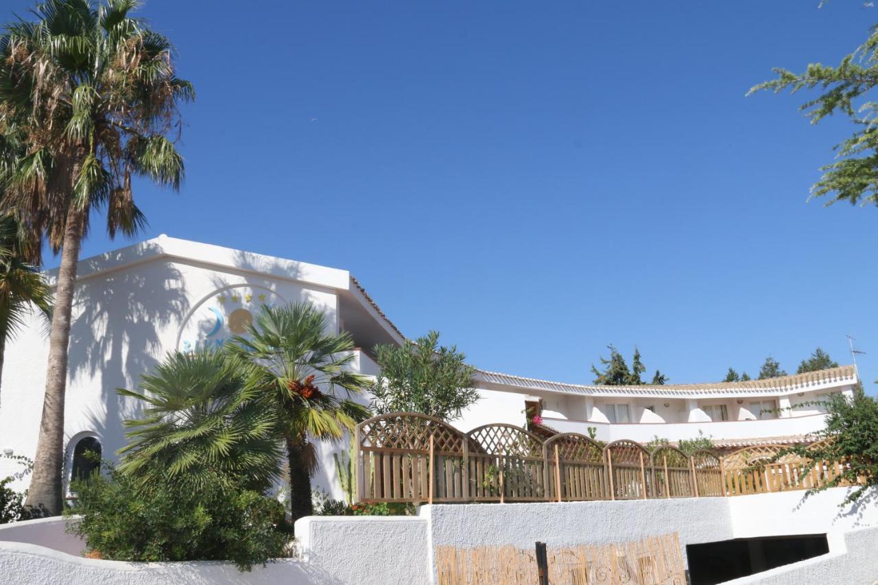 Hotel Altura Villasimius Bagian luar foto