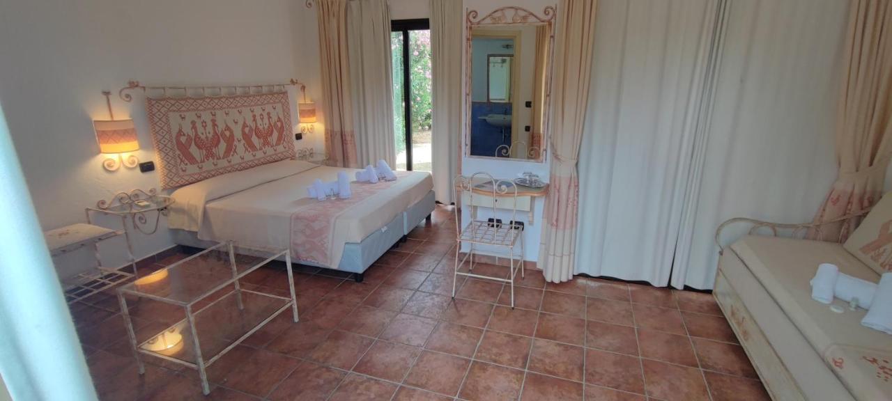 Hotel Altura Villasimius Bagian luar foto