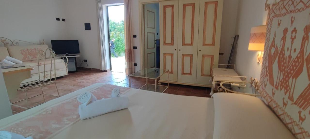 Hotel Altura Villasimius Bagian luar foto