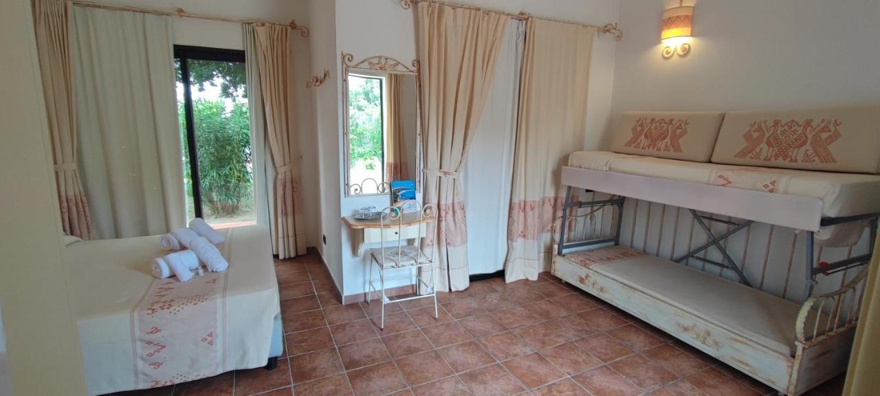 Hotel Altura Villasimius Bagian luar foto