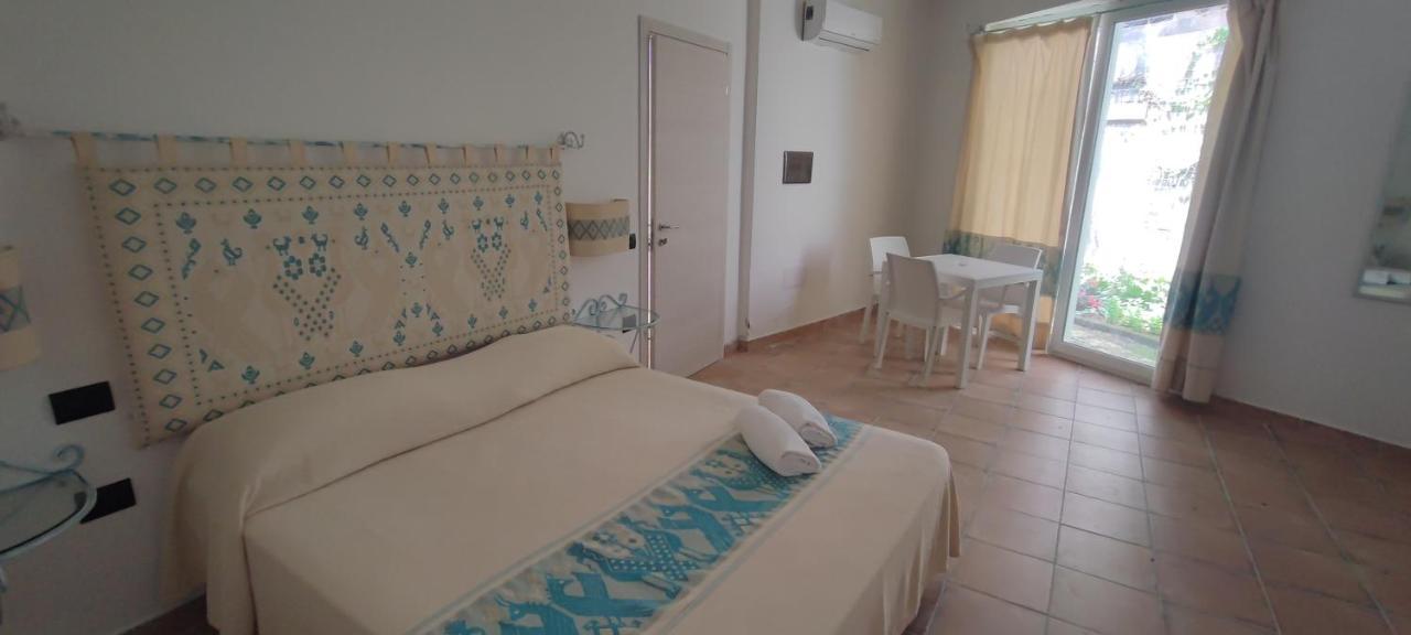 Hotel Altura Villasimius Bagian luar foto