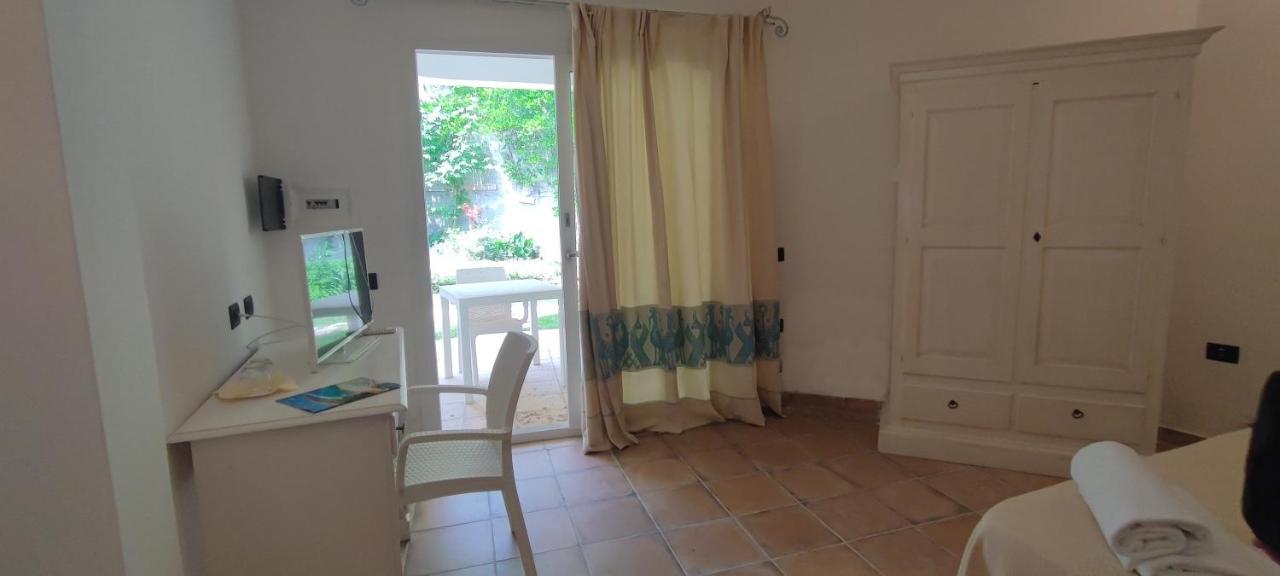 Hotel Altura Villasimius Bagian luar foto