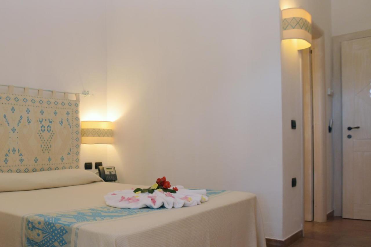 Hotel Altura Villasimius Bagian luar foto